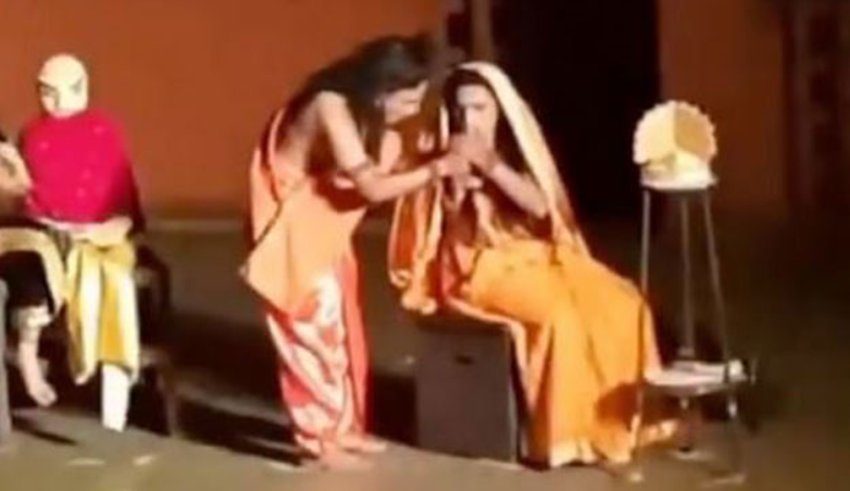 சிகரெட் பிடித்த சீதை... நாடகத்தில் அடிதடி, கலாட்டா... !