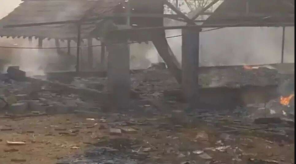 #JUST IN: பட்டாசு கிடங்கு வெடித்துச் சிதறியதில் 3 பேர் பலி... கிருஷ்ணகிரி அருகே கோர விபத்து!