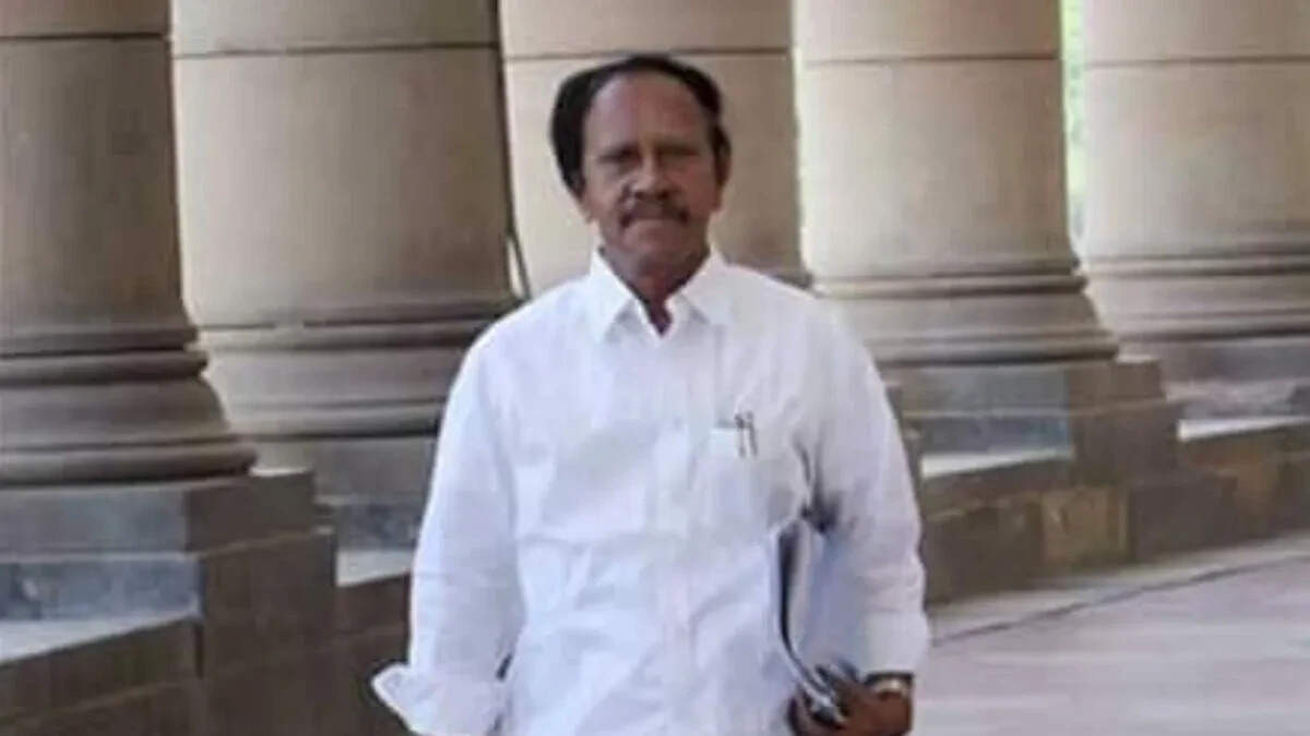 அதிமுக எம்.பி. தம்பிதுரை உடல் நலக்குறைவால் மருத்துவமனையில் அனுமதி!