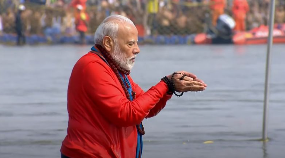 வைரல் வீடியோ... பிரதமர் மோடி மகா கும்பமேளாவில் திரிவேணி சங்கமத்தில் புனித நீராடல்!