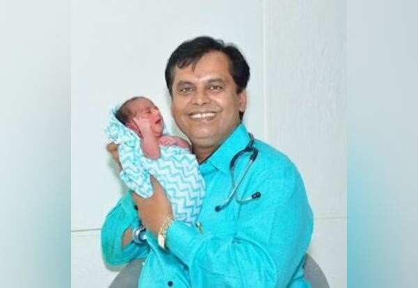 அட!! பெண்குழந்தை பிறந்தால் பிரவசக் கட்டணம் கிடையாது!! அசத்தும் மருத்துவர்!!