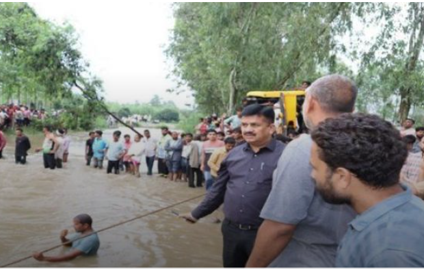 அதிர்ச்சி... கால்வாயில் டிராக்டர் கவிழ்ந்து 9 பேர் பலி!!