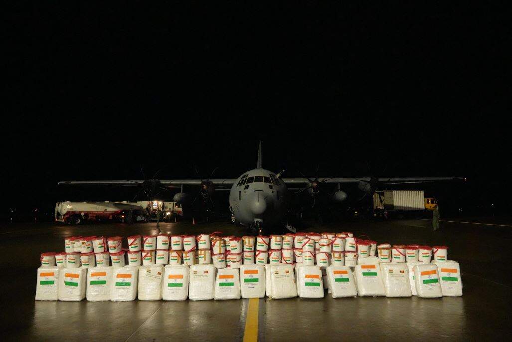 'ஆபரேசன் சாகர் பந்து'... இலங்கைக்கு 12 டன் நிவாரணப் பொருட்களை அனுப்பி வைத்தது இந்தியா!