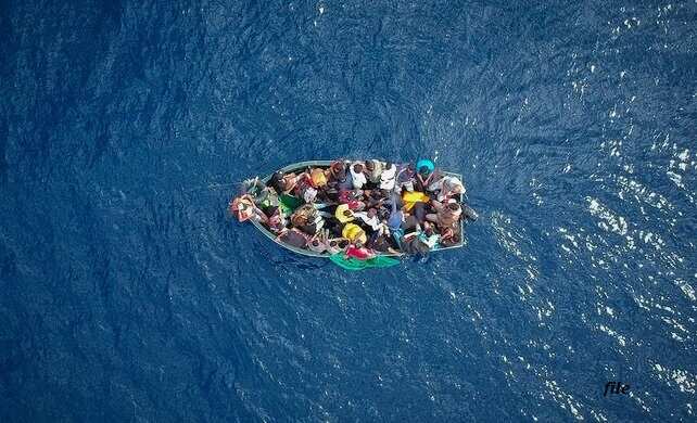 நடுக்கடலில் சோகம்.. திருமண வீட்டார் சென்ற படகு கவிழ்ந்து 21 பேர் பலி !!