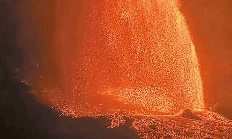 கிலாவியா எரிமலை தீக்குழம்பு