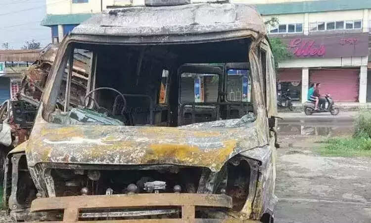 அதிர்ச்சி... ஆம்புலன்ஸில் தாய், மகன் உட்பட 3 பேர் உயிரோடு எரித்து கொலை! 20,000க்கும் மேற்பட்ட ராணுவ வீரர்கள் குவிப்பு.. மணிப்பூரில் தொடரும் வன்முறை!