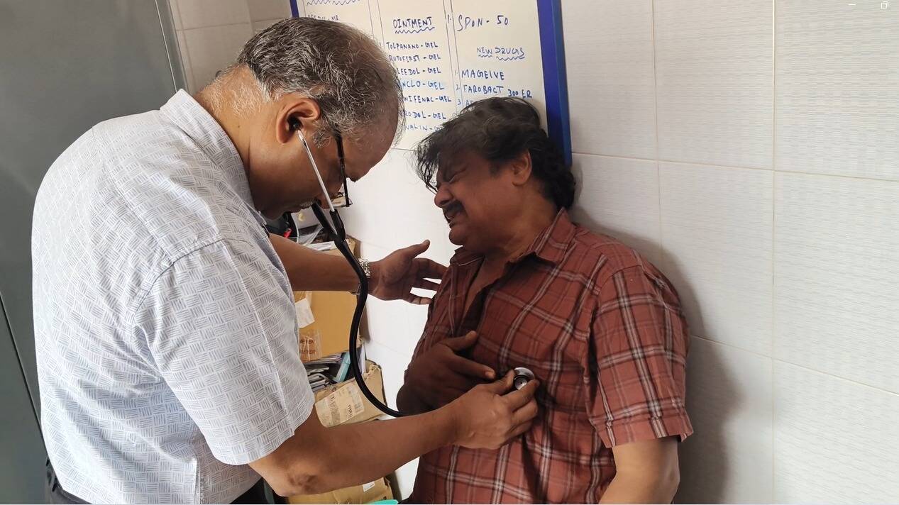 வேலூரில் பதற்றம்... நடிகர் மன்சூர் அலிகான் மருத்துவமனையில் திடீர் அனுமதி!