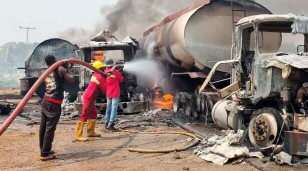 நைஜீரியாவில் மீண்டும் அதிர்ச்சி.. வெடித்து சிதறிய டேங்கர் லாரி.. 70க்கும் மேற்பட்டோர் உயிரிழந்த சோகம்!