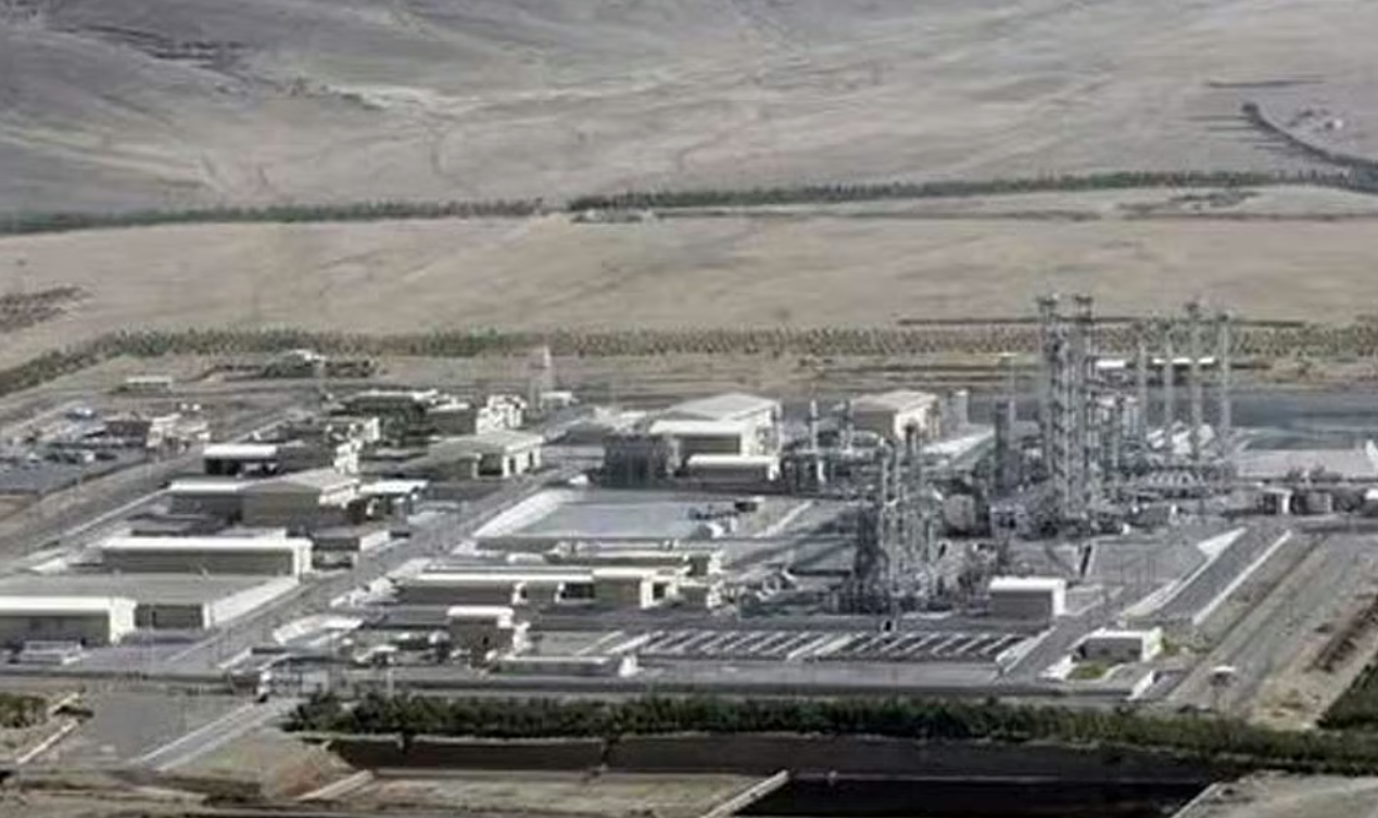 உலக நாடுகளிடையே பதற்றம்... ஈரான் அணுசக்தி மையம் மீது தாக்குதல் - பதிலடியாக இஸ்ரேல் மீது 'கிளஸ்டர்' ஏவுகணை வீச்சு!