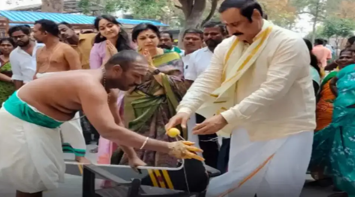 அதிமுக கூட்டணி 200 தொகுதிகளில் வெற்றி பெறும்… அழகர் கோவிலில் அரிவாள் காணிக்கை!