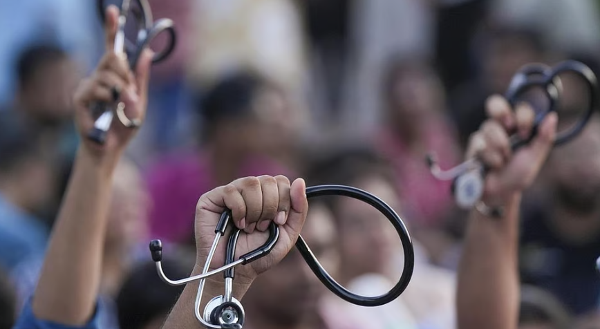 ஊதிய உயர்வு கோரி அரசு மருத்துவர்கள் போராட்டம்... சென்னை மருத்துவக் கல்லூரியில் உண்ணாவிரதம்!