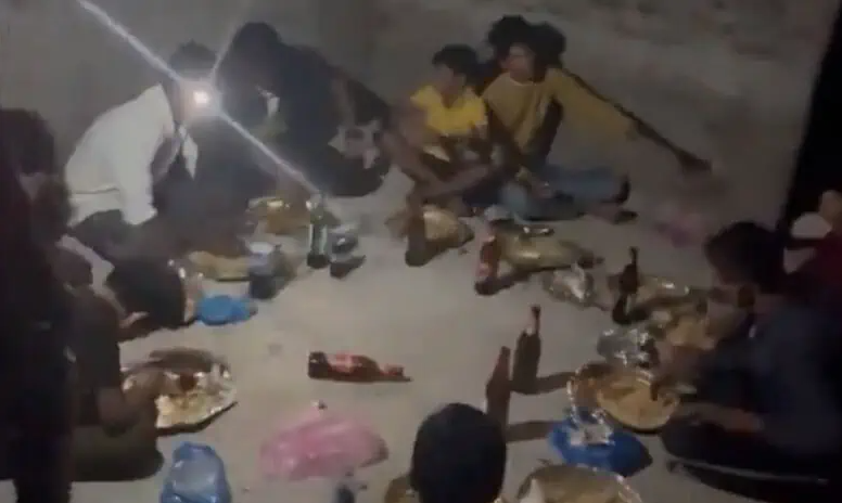 பகீர் வீடியோ... 7ம் வகுப்பு மாணவர்கள் பீர் பாட்டில்களுடன் நியூ இயர் கொண்டாட்டம்!