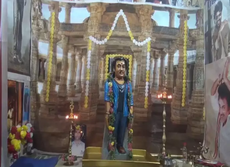 250 கிலோ எடையில் ரஜினிக்கு சிலை... குடும்பத்துடன் வழிபடும் ரசிகர்!