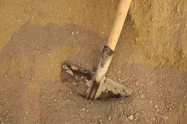 க்ரைம் புதைத்து மண்வெட்டி பள்ளம் மணல் கொலை