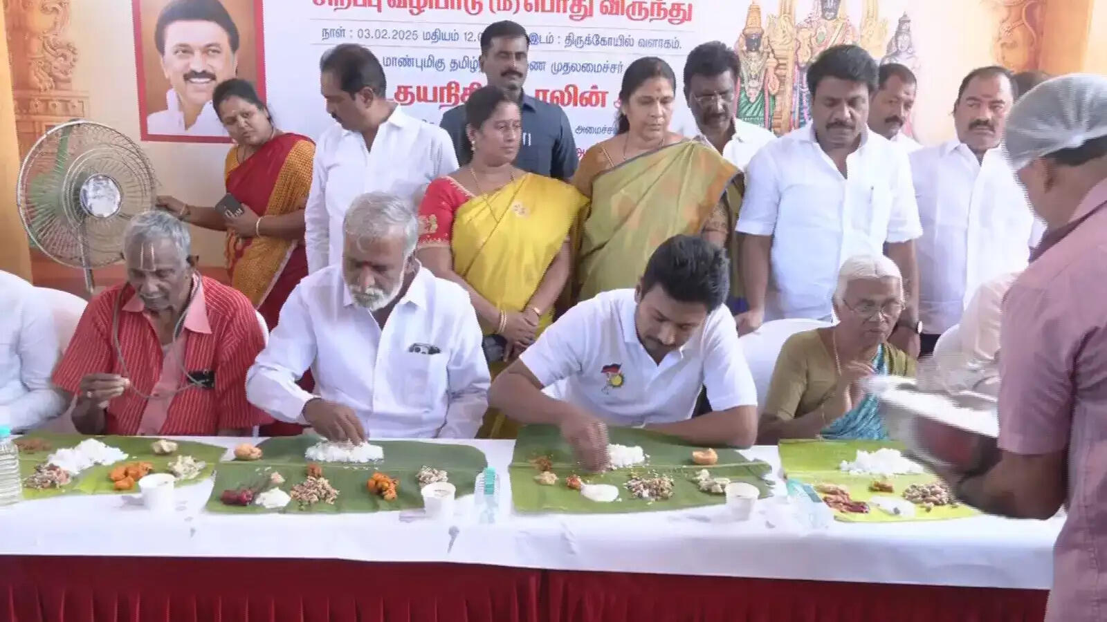 சமபந்தி விருந்தில் பொதுமக்களுடன் உணவருந்திய துணை முதல்வர் !