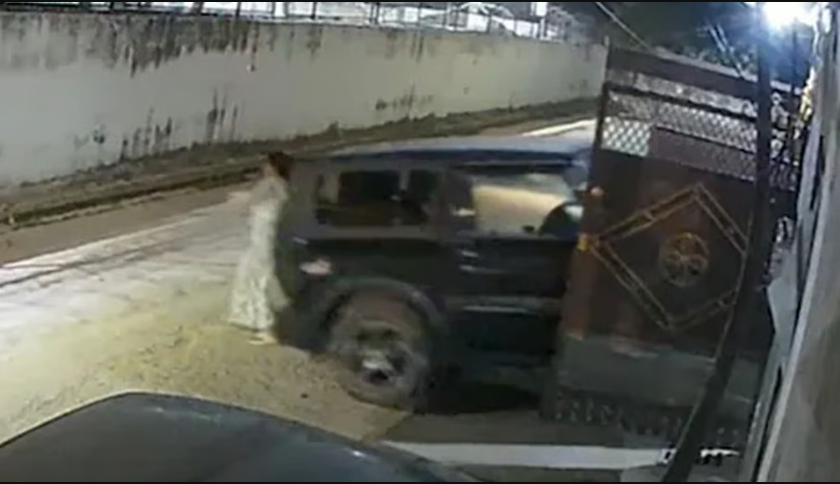 பார்க்கிங் செய்த போது விபரீதம்... பாட்டியை நசுக்கிக் கொன்ற பேரன்... பகீர் சிசிடிவி காட்சிகள்!