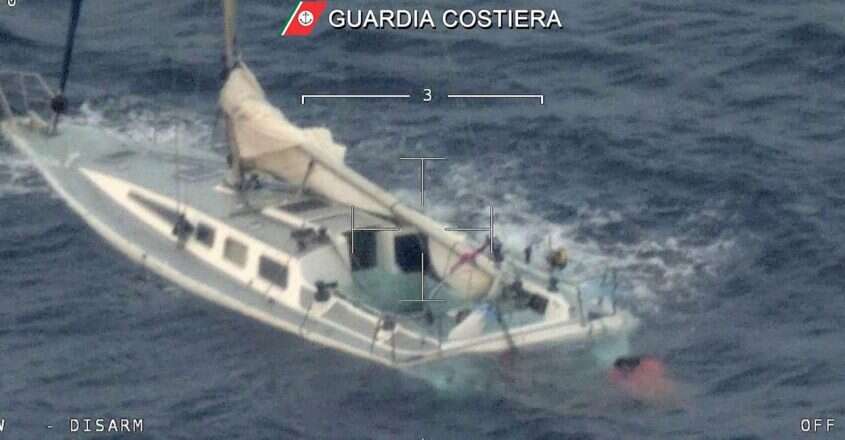 கப்பல்கள் மோதி கோர விபத்து... 11 பேர் பலி... 26 குழந்தைகள் உட்பட 60க்கும் மேற்பட்டோர் மாயம்!