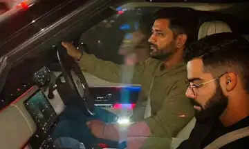 தோனியின் காரில் விராட் கோஹ்லி ... வீடியோ வைரல்!