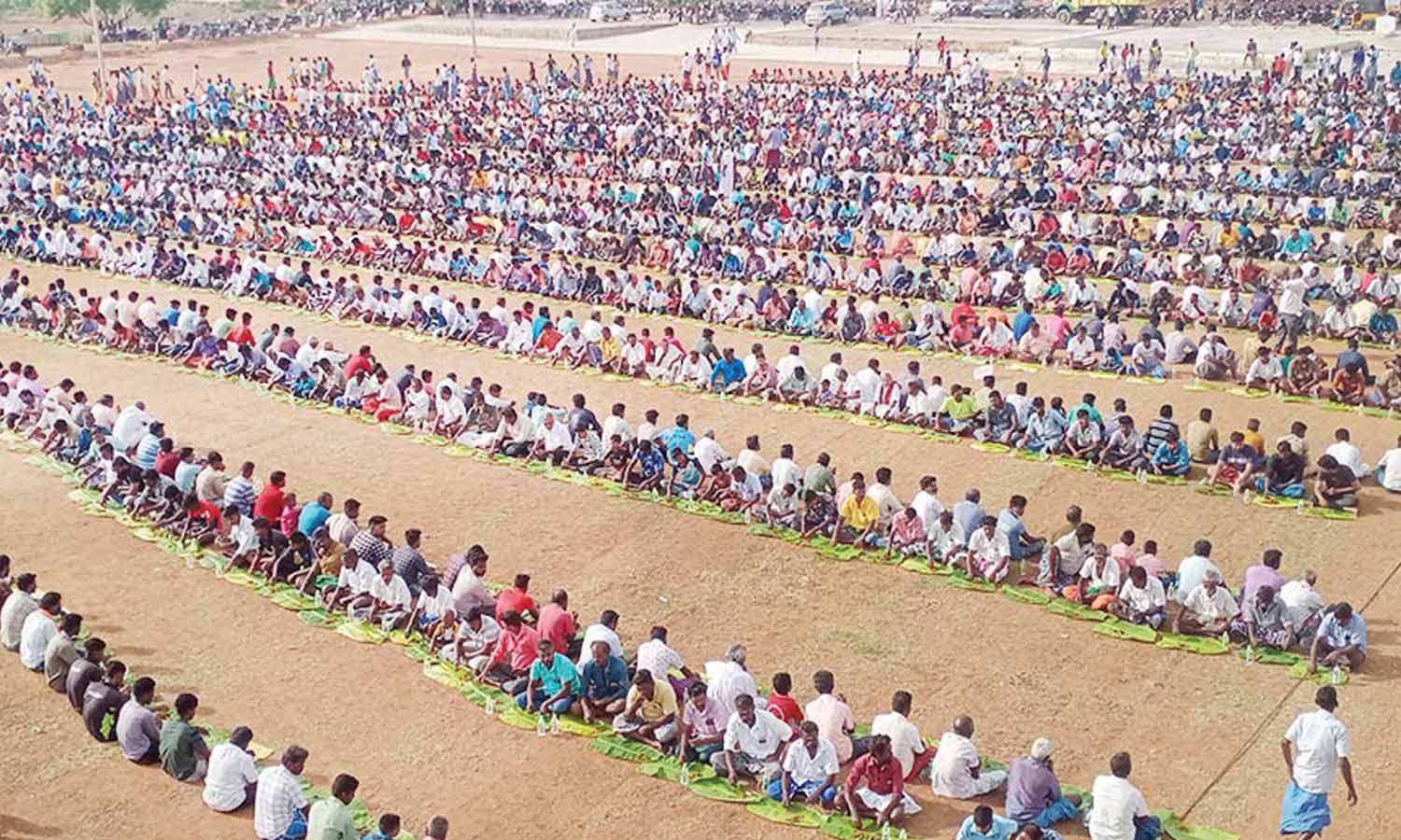 மதுரையை குலுங்க வைத்த திருவிழா.. 100 ஆடுகளை பலியிட்டு 10,000 பேருக்கு கறி விருந்து!