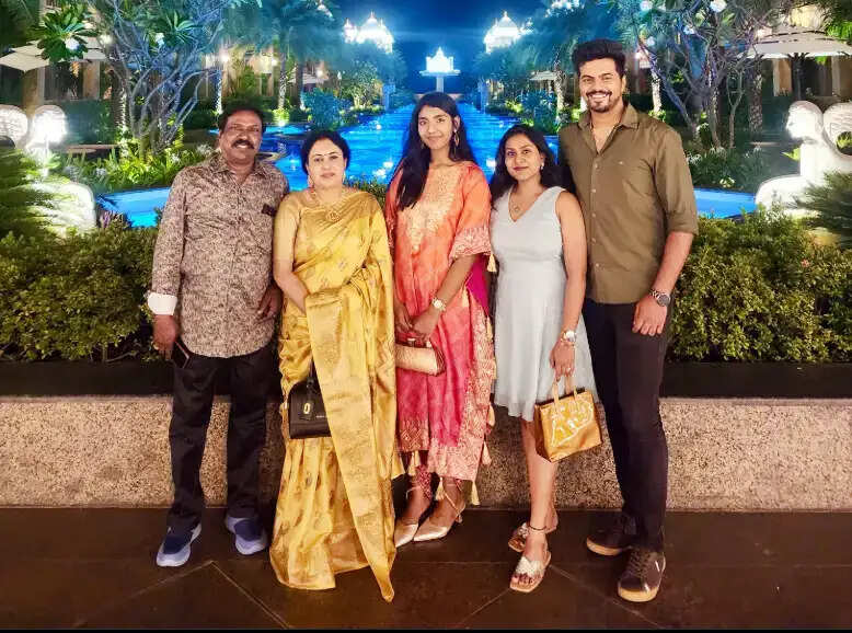 குவியும் வாழ்த்துகள்... புஷ்பவனம் - அனிதாகுப்புசாமி மகள் மேஹா இசையமைப்பாளராக அறிமுகம்!