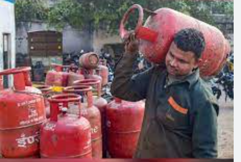 மகளிர் தினத்தில் அசத்தலான அறிவிப்பு... சிலிண்டர் விலை ரூ.100 ரூபாய் குறைப்பு!