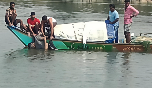 கதறிய நண்பர்கள்... சுற்றுலா சென்ற 5 கல்லூரி மாணவர்கள் நீரில் மூழ்கி உயிரிழப்பு!