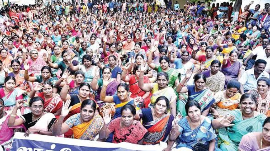 செம... ஆசிரியர் பணியில் சேர வயது வரம்பு உயர்வு!!