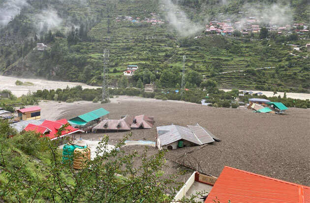உத்தரகாண்ட்டில் வெள்ளத்தில் மூழ்கிய கிராமம்... 17 பேர் உயிரிழப்பு!