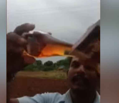 மதுபாட்டிலில் பல்லி... நீங்களே நியாயத்த சொல்லுங்கப்பா... குடிமகன்கள் கோரிக்கை... !!