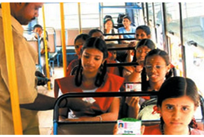 சீருடை அணிந்தாலே மாணவர்களுக்கு இலவசம்!! அமைச்சர் அதிரடி உத்தரவு!!