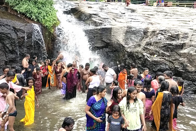 கும்பக்கரை அருவியில் குளிக்க அனுமதி... ஆட்டம் போட குவிந்த சுற்றுலாப் பயணிகள்!!