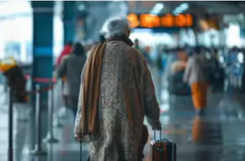 விமானப் பயணி மயங்கி சரிந்து பலி... விமானநிலையத்தில் பரபரப்பு!