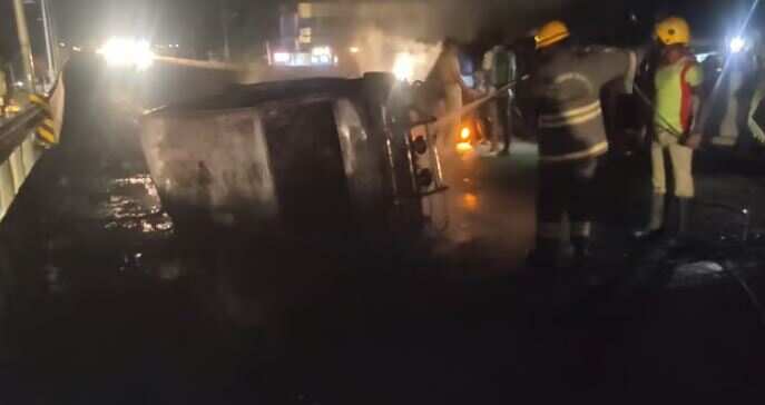 ஆம்புலன்ஸ் மீது கார் மோதி கோர விபத்து.. நடுரோட்டில் தீ பற்றி எரிந்ததால் அதிர்ச்சி!