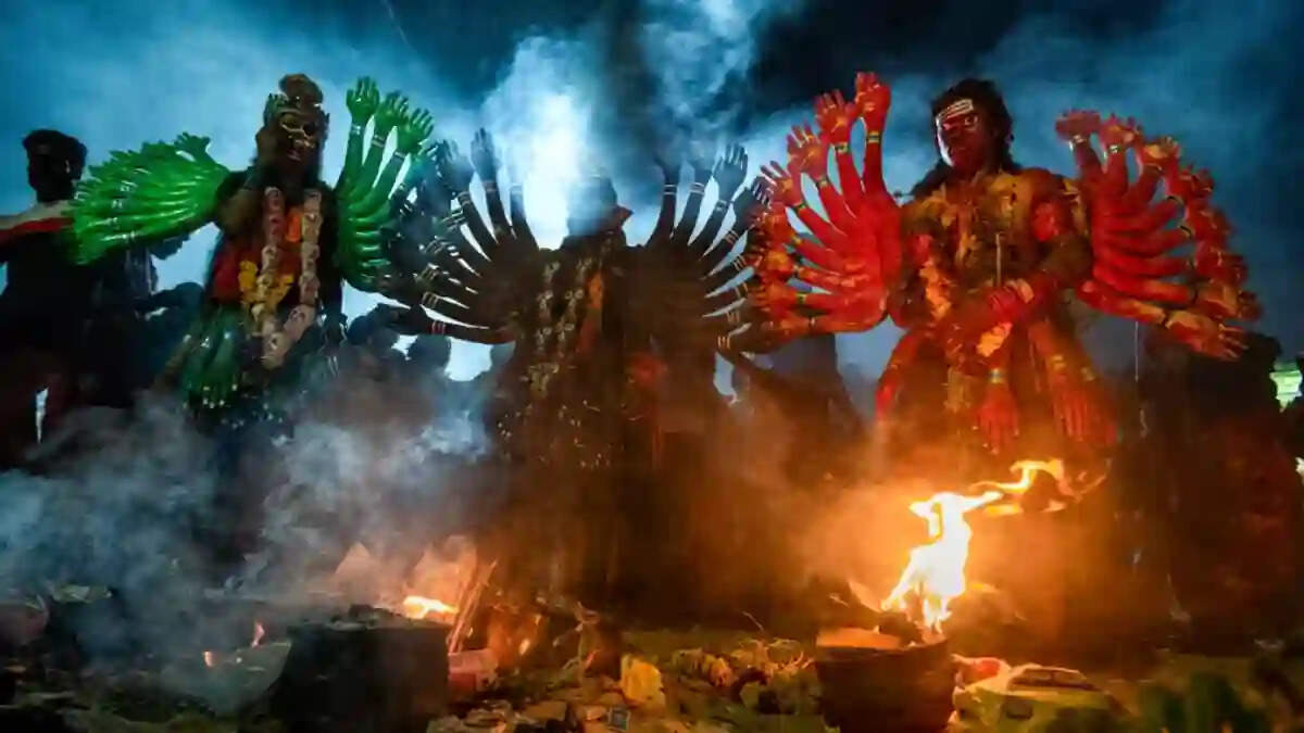 சாதியை வெளிப்படுத்தும் கொடிகள், ரிப்பன்கள் அணிந்து வரத் தடை... குலசை தசரா விழாவில் பக்தர்களுக்கு கடும் கட்டுப்பாடுகள்!