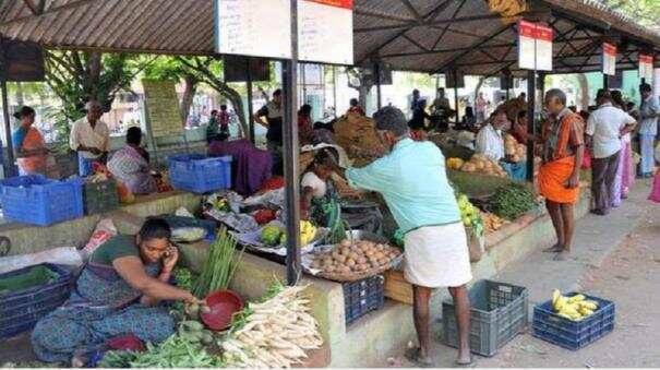 3 நாட்களுக்கு தக்காளி, தேங்காய் இலவசம்!! முண்டியடிக்கும் மக்கள் கூட்டம்!!!