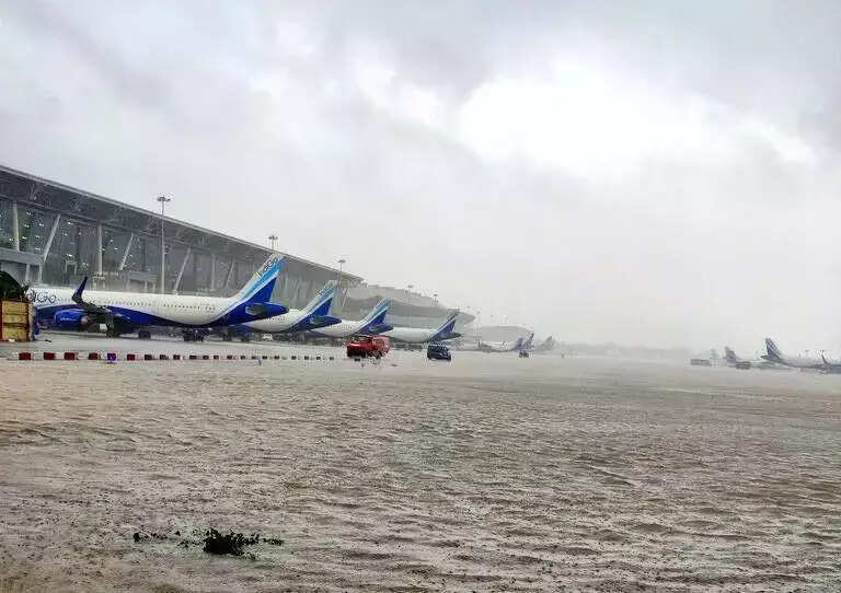 177 விமானங்கள் ரத்து... மீண்டும் தொடங்கிய விமான சேவை...!!