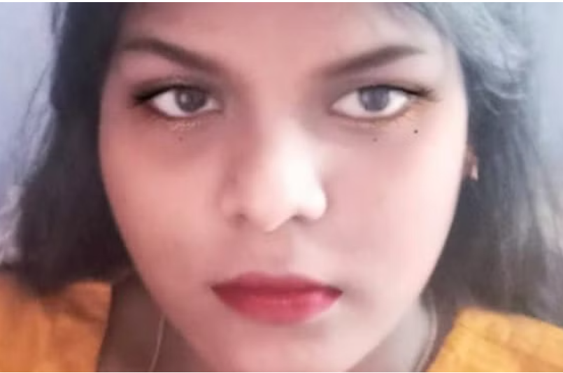 தனியார் பேருந்து மோதி பள்ளி மாணவி பலி!! அண்ணன் கண்முன்னே சோகம்!!