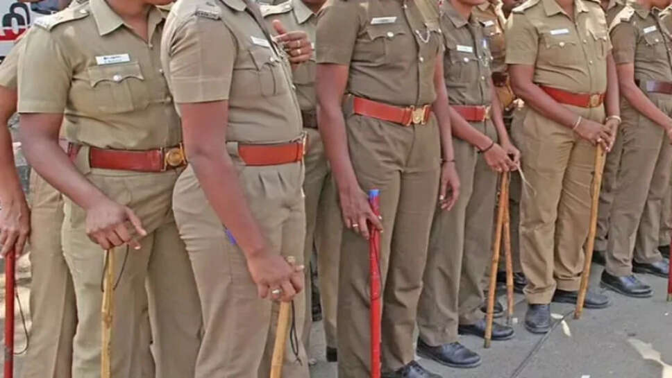 பெண் போலீசார் காவலர்