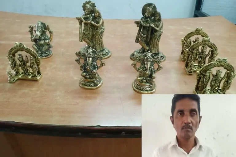 பணிபுரியும் இடத்தில் சிலைகளை திருடிய ஊழியர்!! கையும் , களவுமாக பிடிபட்ட அவலம்!!