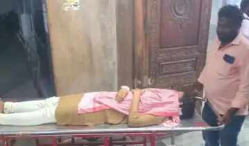 அதிர்ச்சி... காதலித்து கழற்றிவிட்ட கல்லூரி மாணவி... வீடு புகுந்து கத்தியால் குத்திய அத்தை மகன்!