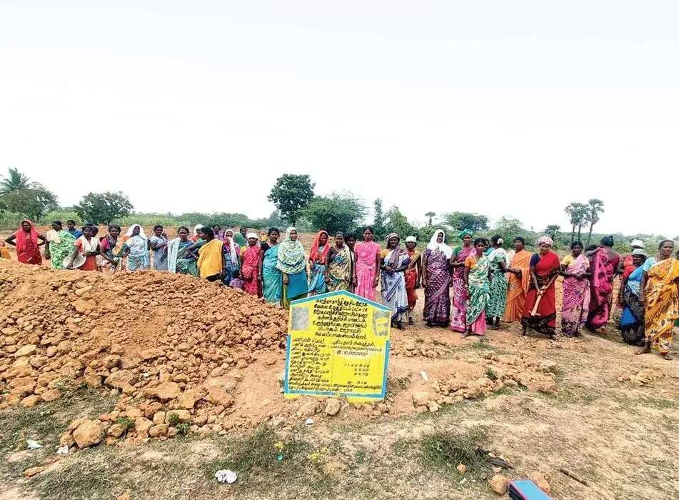 தினசரி ஊதியம் ரூ.336 ஆக உயர்வு... தமிழக அரசு உத்தரவு!