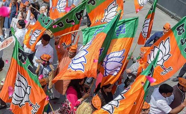 பிரதமர் பங்கேற்ற கூட்டத்தில் பெண்களை கேலி கிண்டல் செய்த பாஜகவினர்? - காவல்நிலையம் முற்றுகை !