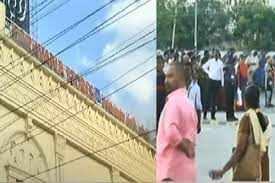 பொதுமக்கள் அலறி அடித்து ஓட்டம் !! 2 வது நாளாக சரவணா ஸ்டோரிலிருந்து கரும்புகை!!