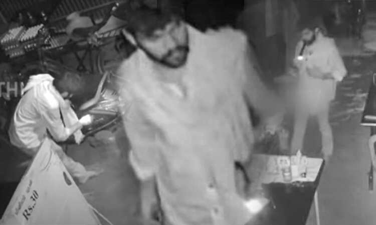 திருட சென்ற இடத்தில் மொபைலை அங்கேயே விட்டு விட்ட திருடன்!!