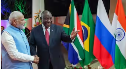 வீடியோ.... பிரிக்ஸ் மாநாட்டு மேடையில் கீழே கிடந்த தேசியக் கொடி!! மோடியின் நெகிழ்ச்சி செயல்!!