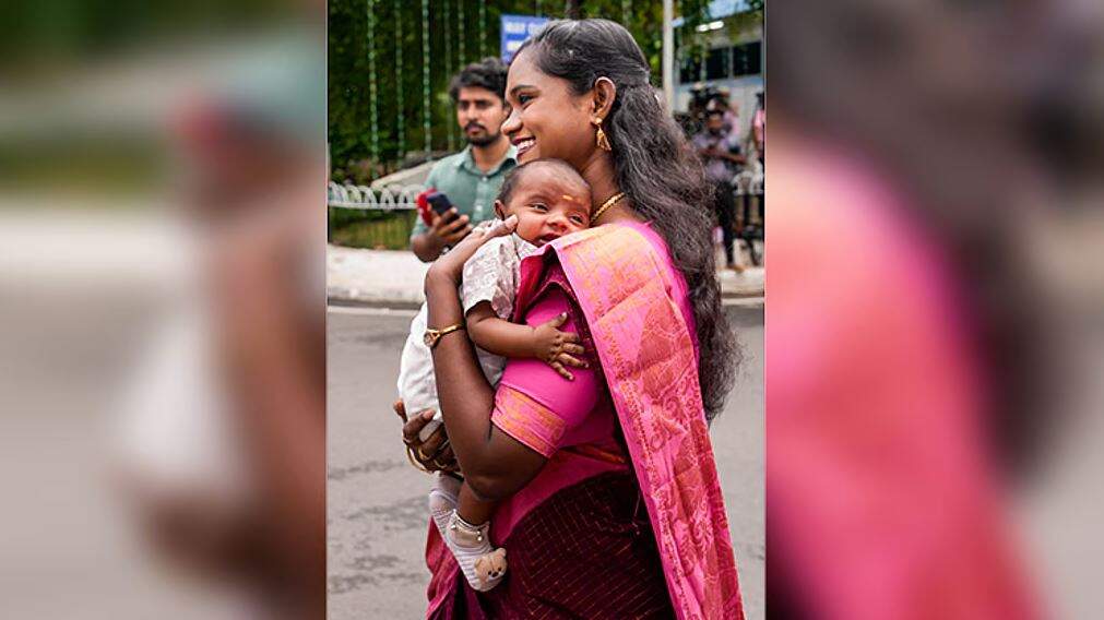 கைக்குழந்தையுடன் சட்டமன்றத்திற்கு வந்த தவெக எம்.எல்.ஏ. பல்லவி!