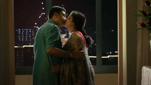 4 வது திருமணத்திற்கு தயாராகும் பிரபல நடிகர்!! கேண்டில் லைட் லிப் லாக் புகைப்படங்கள் வைரல்!!