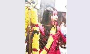 வீட்டில் சாப தோஷம் இருக்கிறது!! நகையை வைத்து பரிகார பூஜை!! நகையுடன் எஸ்கேப் ஆன பெண் மந்திரவாதி!!