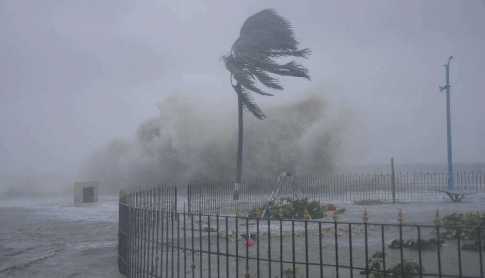 உஷார்!! தீவிரமாகும் ”பிபோர்ஜோய்” புயல்!! அடுத்த 5 நாட்களுக்கு மழை!