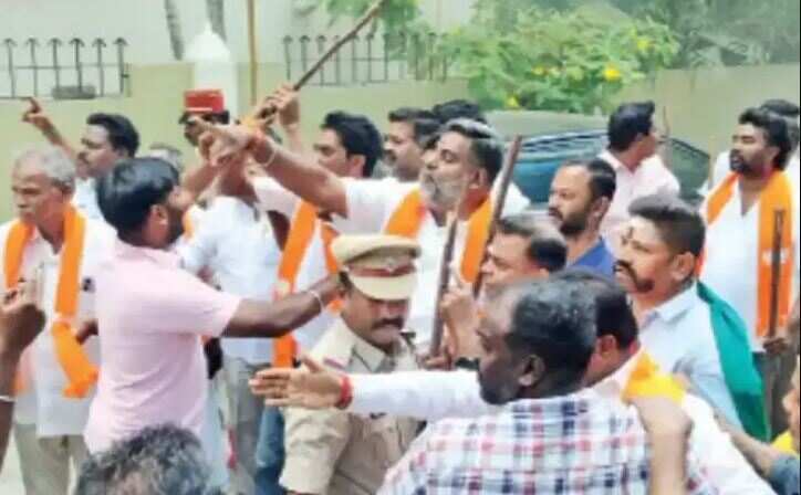 புதுச்சேரியில் போர்க்களம்... மோடி உருவபொம்மை எரிப்பு - கல்வீச்சில் எஸ்பி உட்பட 5 பேர் காயம்!